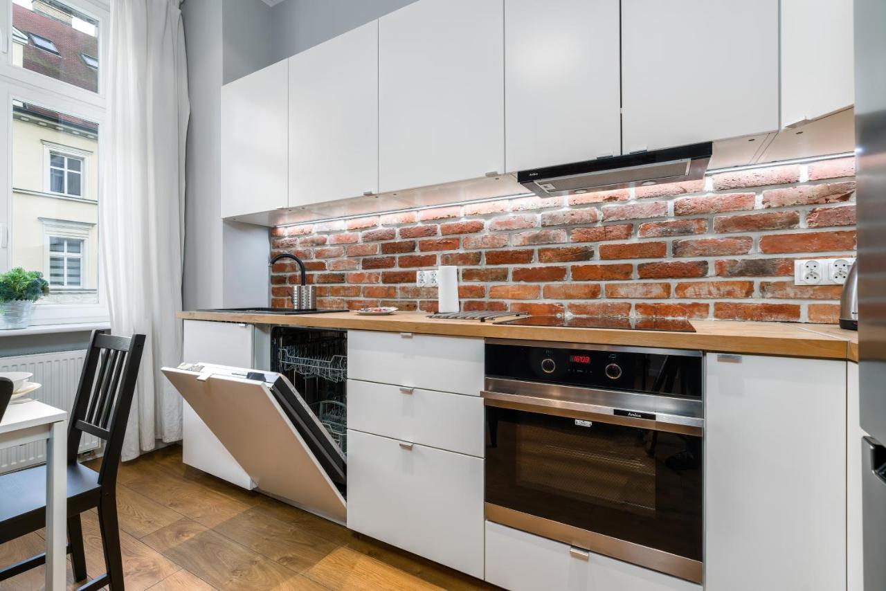 Old Town Apartment Garbary By Noclegi Renters Познан Екстериор снимка